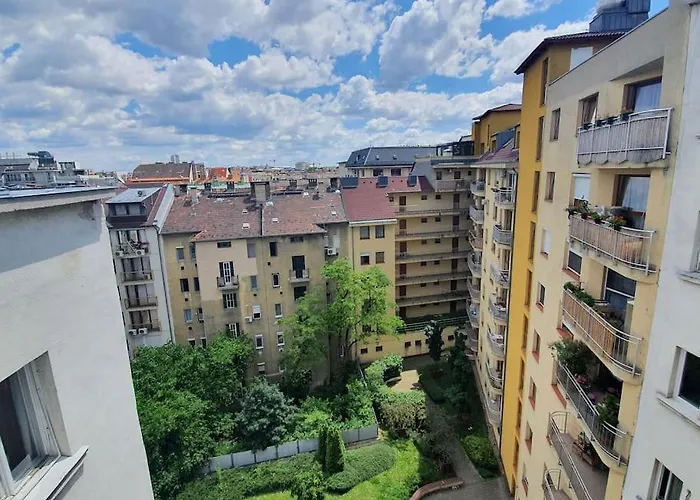 Master Apartment With Air Condition And Separated Rooftop Terrace